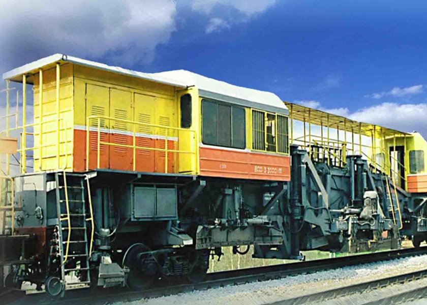 Выправочно-подбивочно-отделочная машина ВПО-3000