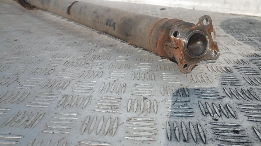 Карданный вал передний