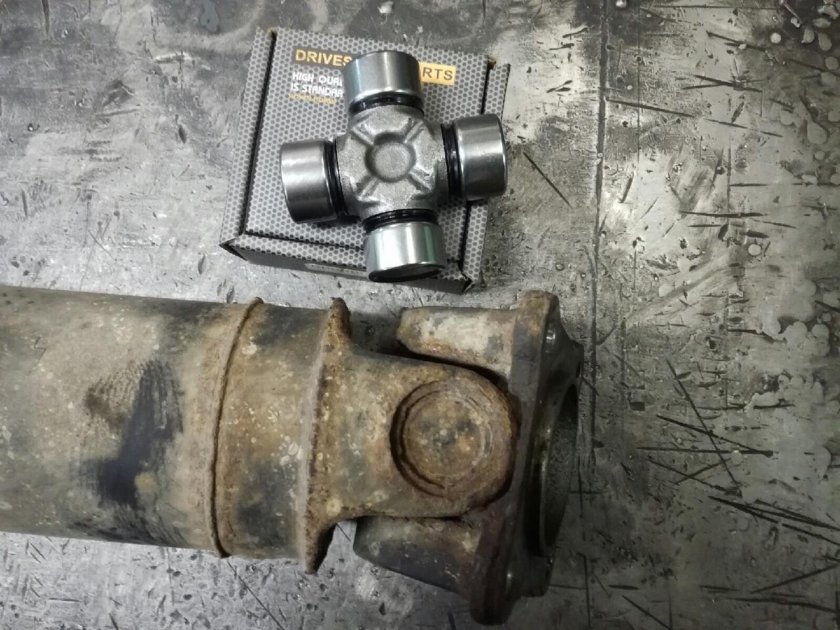 Крестовина кардана Ниссан Кашкай j10