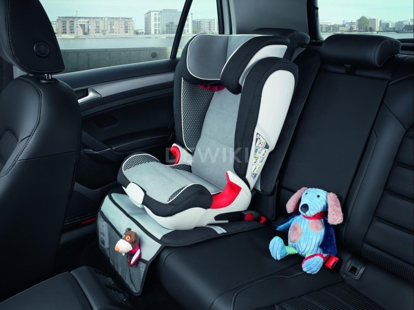 Детское кресло в машину