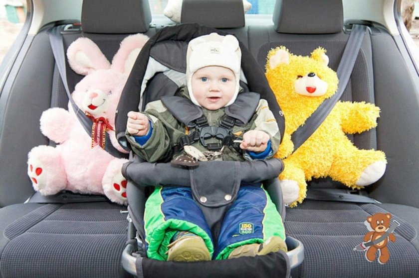 Ребенок в автокресле