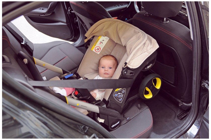 Doona автолюлька-коляска в машине