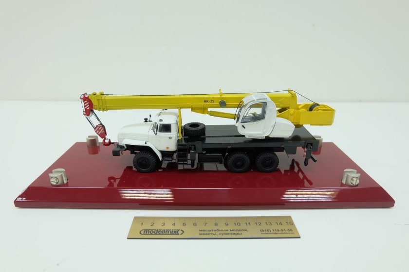 Модель автокрана 2105 Либхер