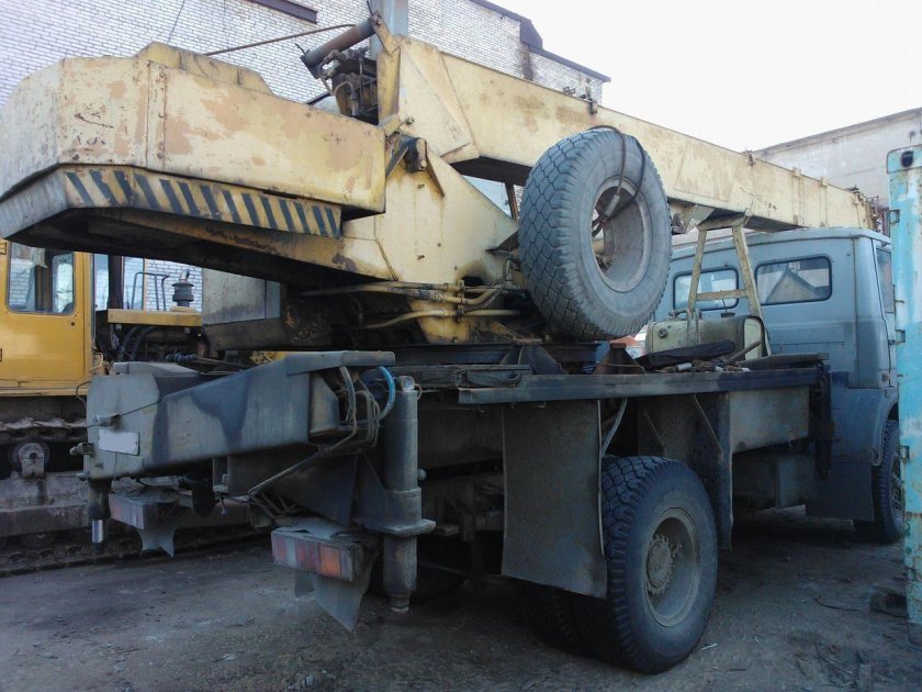 На шасси МАЗ-5337