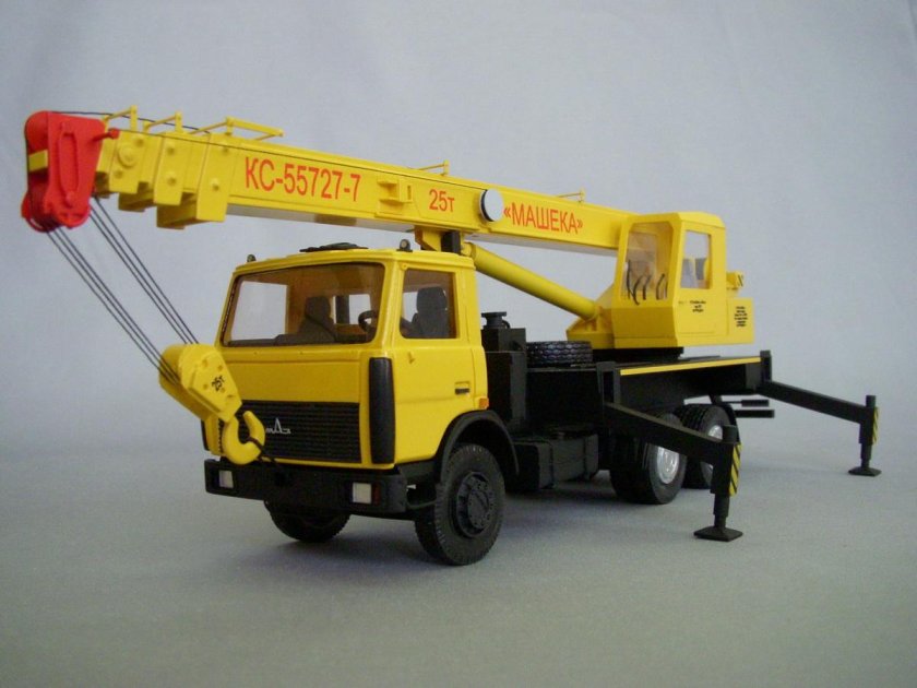 Автокран МАЗ 1 43