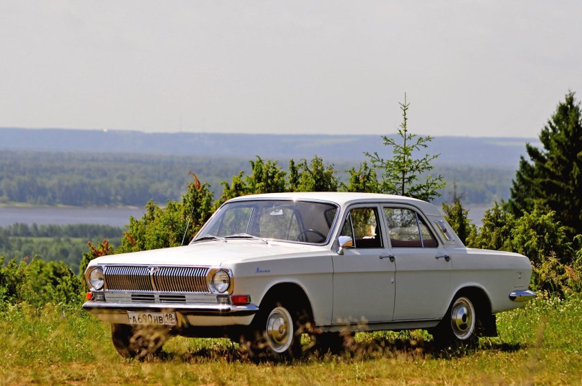 ГАЗ 24 белая