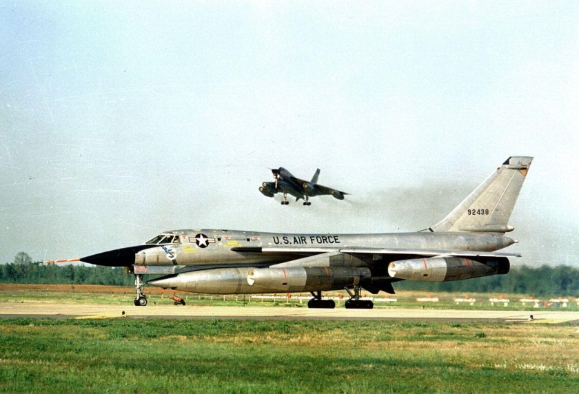 B 58 бомбардировщик