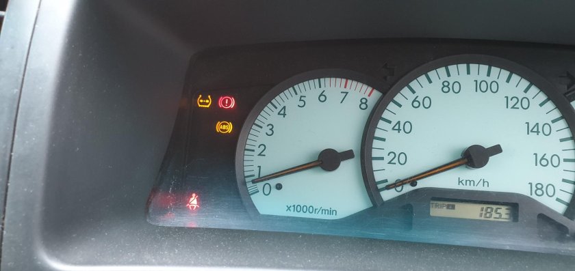 Панель приборов Тойота Спасио 2002