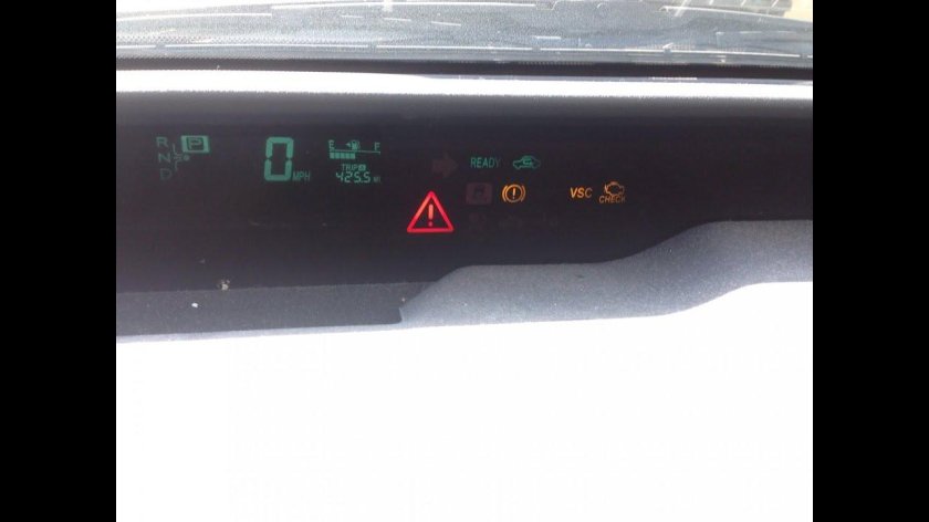 Значки на панели Тойота Приус 30