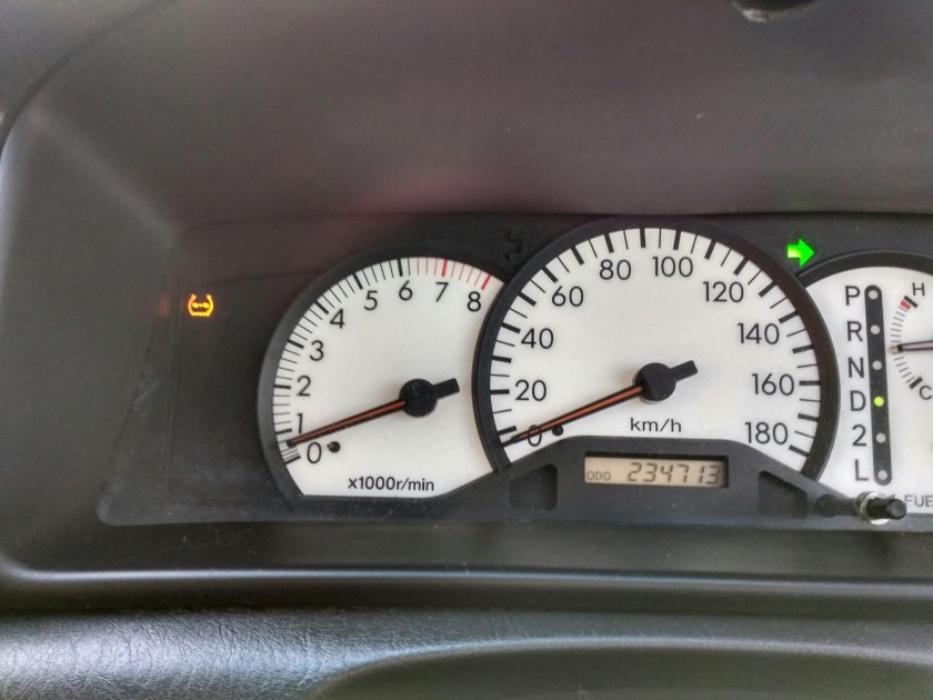 Тойота Королла 2002 индикатор давления