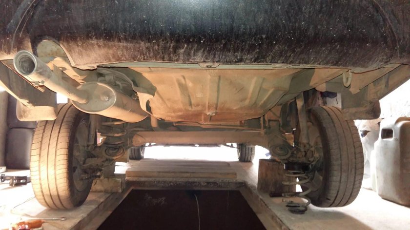 Дэу Нексия вид снизу