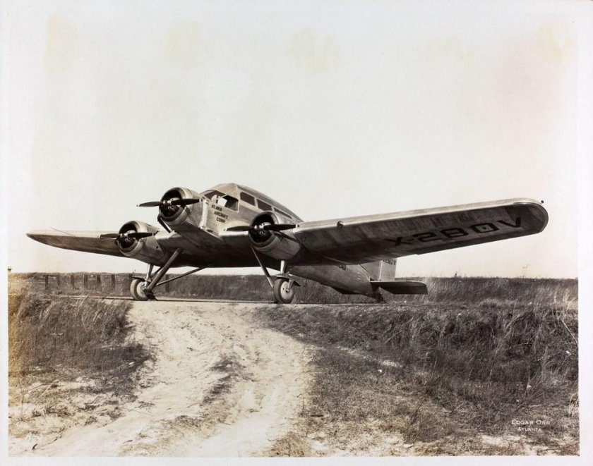 Самолёт-моноплан j1