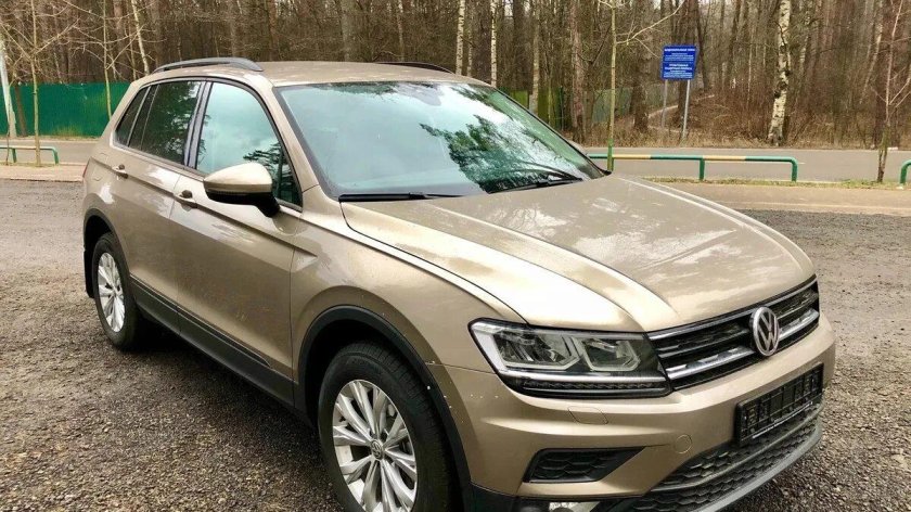 Volkswagen Tiguan золотистый