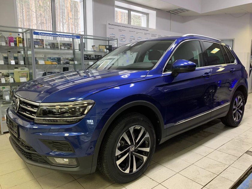 Volkswagen Tiguan синий