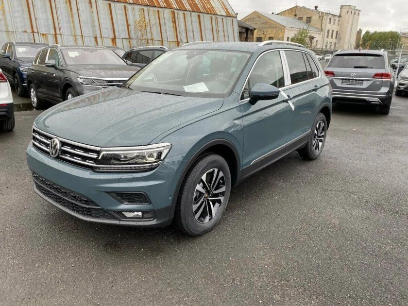 Фольксваген Тигуан 2018 серый