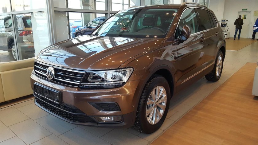 Volkswagen Tiguan 2022 коричневый