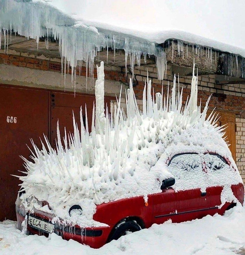 Машина в снегу