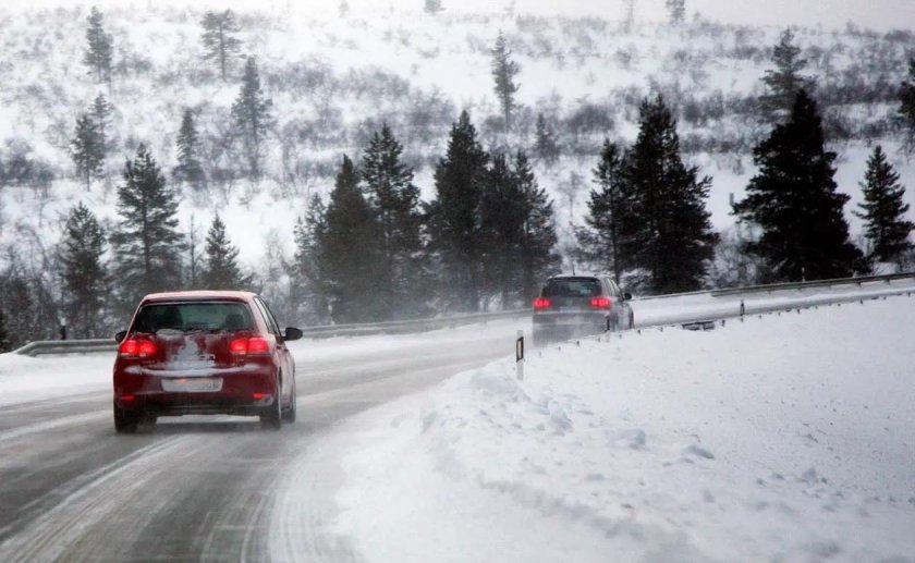 Машина зимой