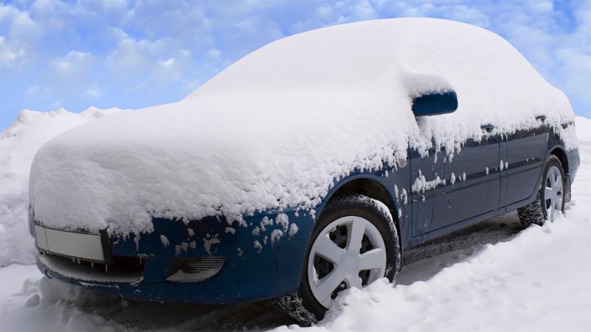 Машина в снегу