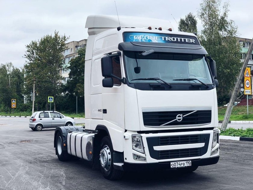 Volvo FH 2011 года белая