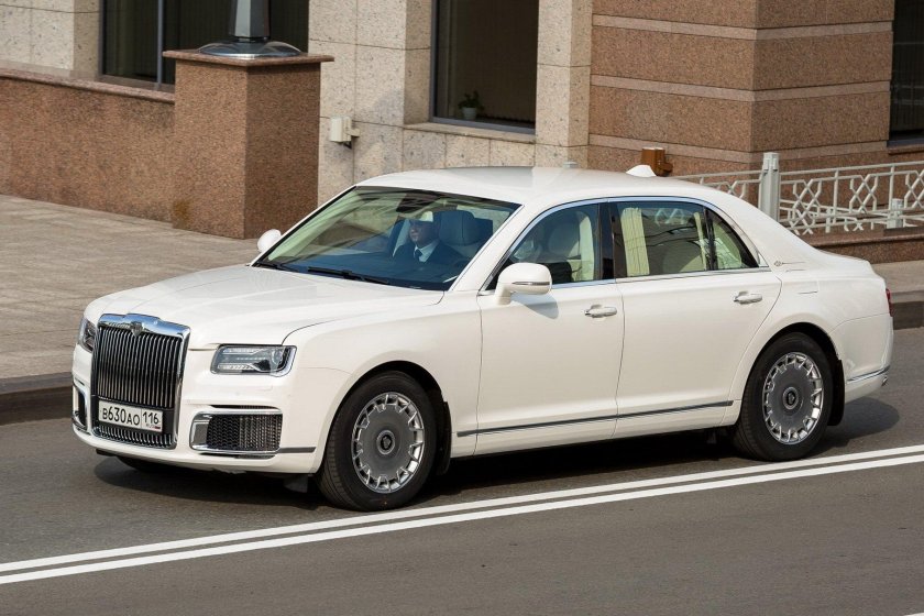 Машина Аурус Сенат