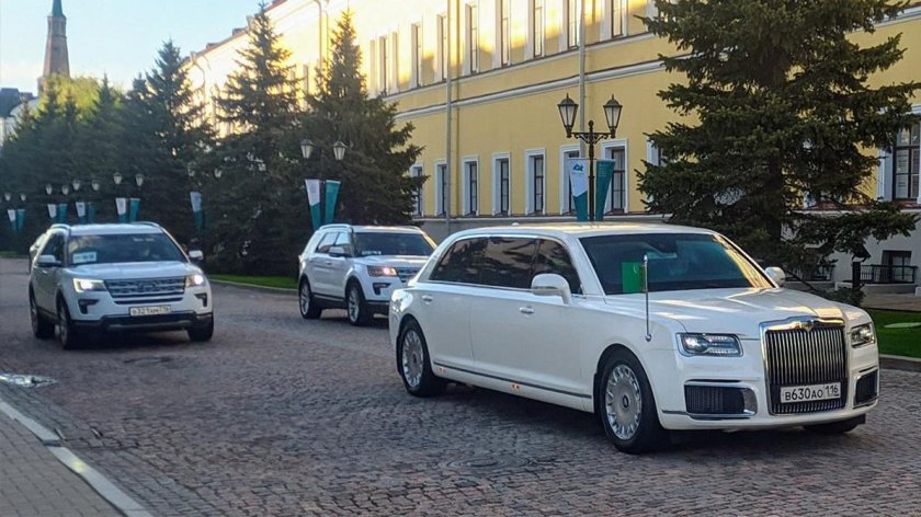Лимузин президента Путина Аурус