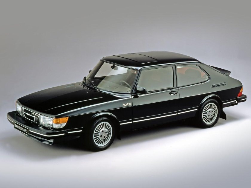 Saab 900