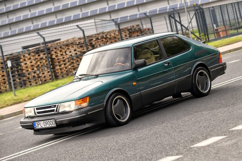 Saab 900