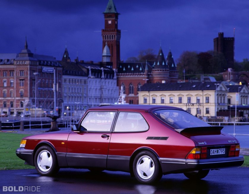 Saab 900