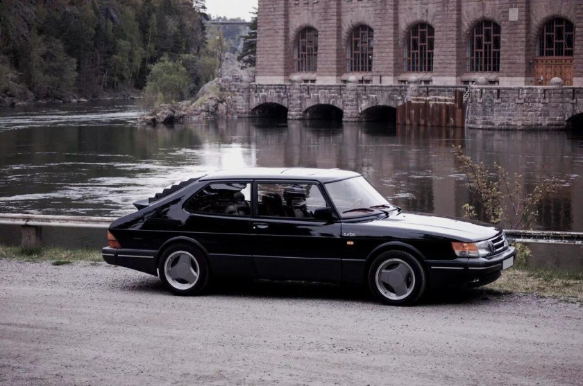 Saab 900