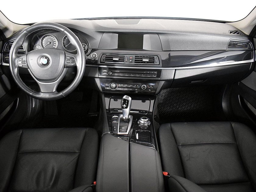 BMW 535i салон
