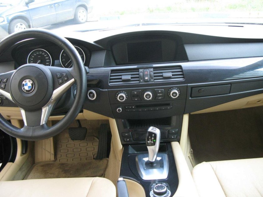 BMW 525i салон