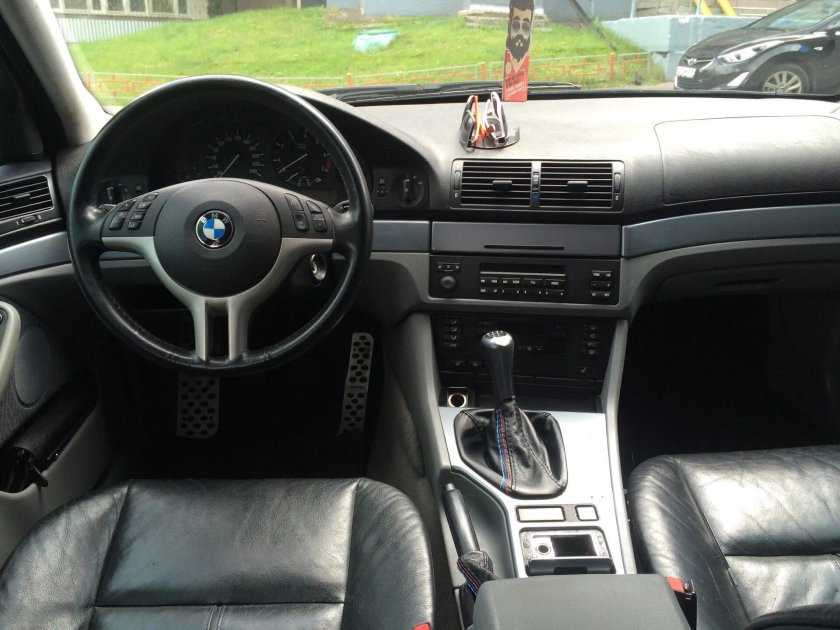 BMW 5 2000 салон