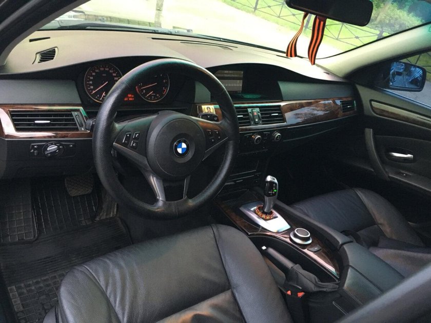 БМВ 530i салон