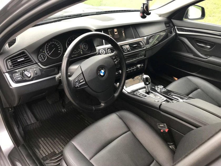 БМВ 520i салон