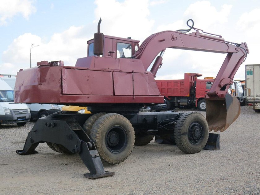 ЭО-3323 экскаватор