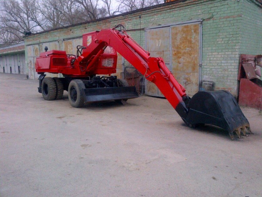 ЭО-3323 экскаватор