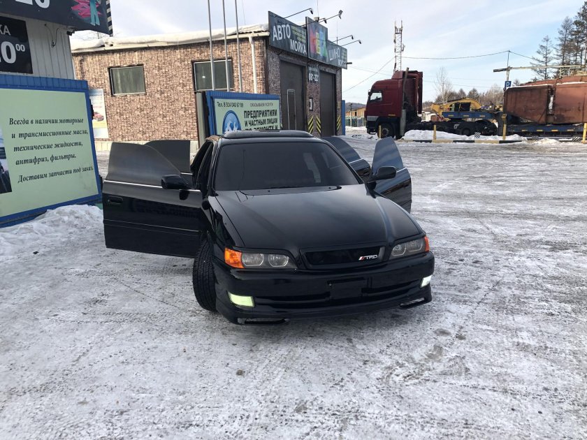 Тойота Чайзер 90 черный тонированный