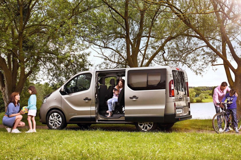 Renault Trafic автомобили Renault