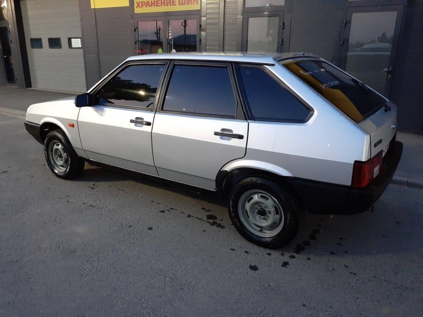 ВАЗ 2109 серебристая