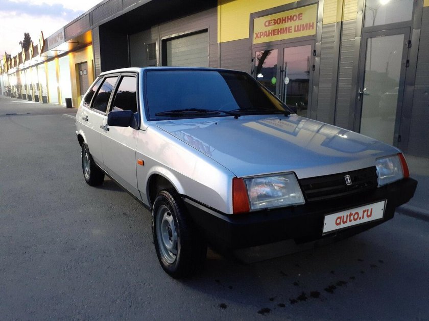 ВАЗ 2109 серебристая