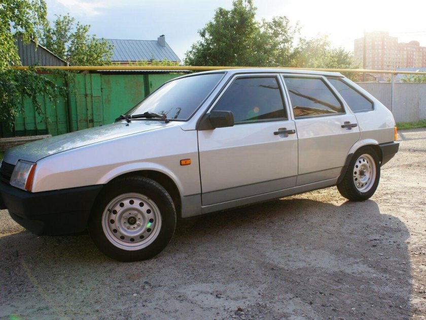 ВАЗ 2109 серебристая
