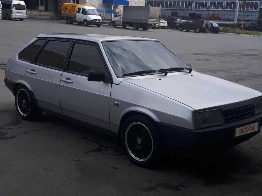 ВАЗ 2109 серебристая тонированная