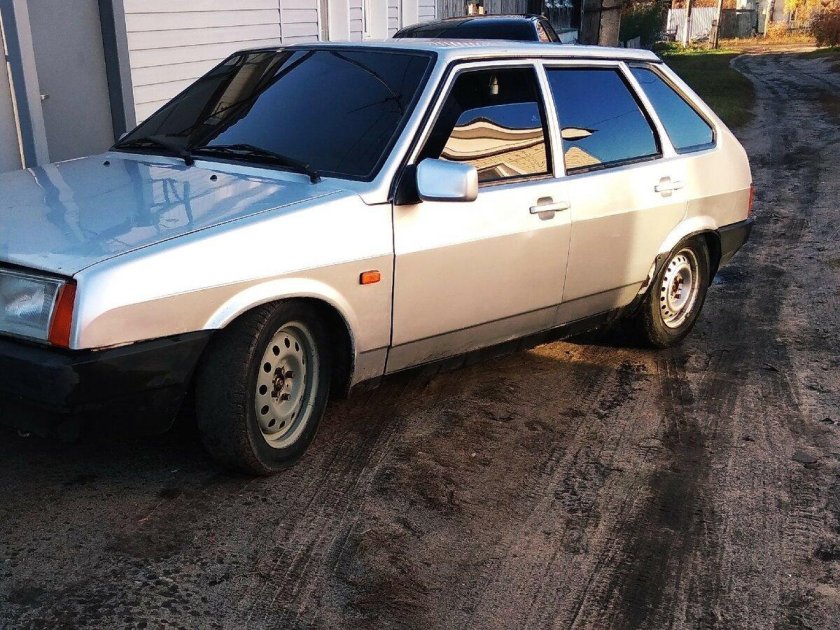 ВАЗ 2109 серебристая