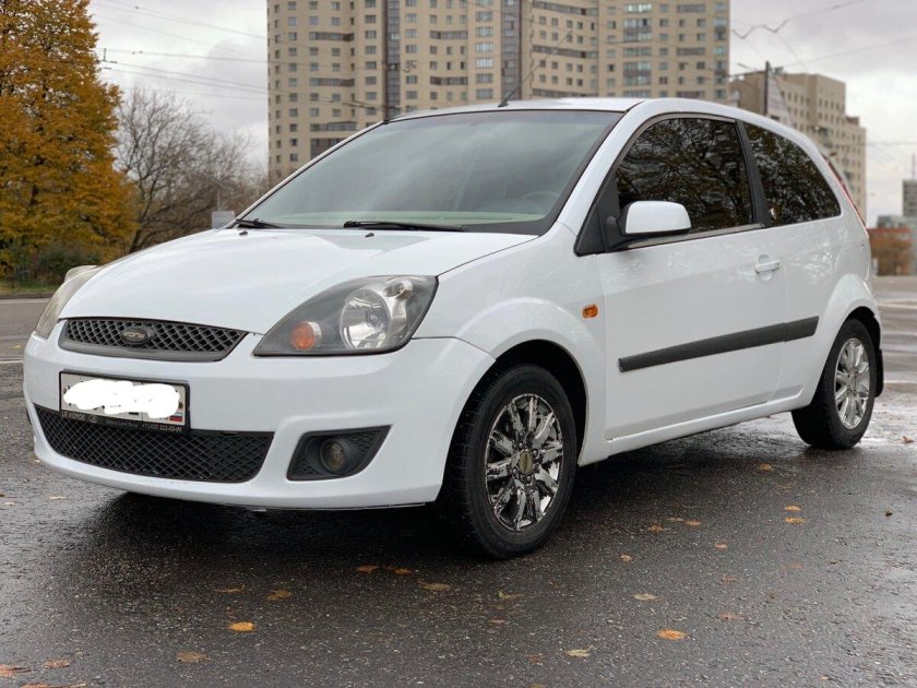 Форд Фиеста мк5 белая