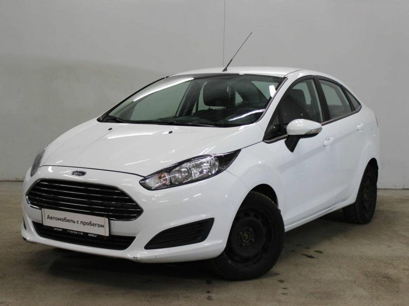 Ford Fiesta 2015 белый