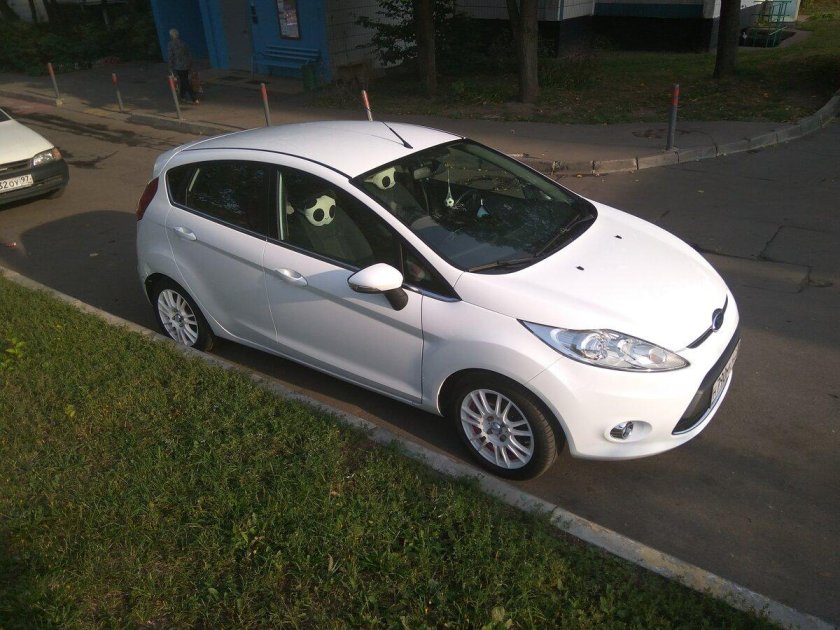 Ford Fiesta mk6 белая