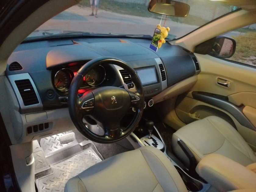 Пежо 4007 салон