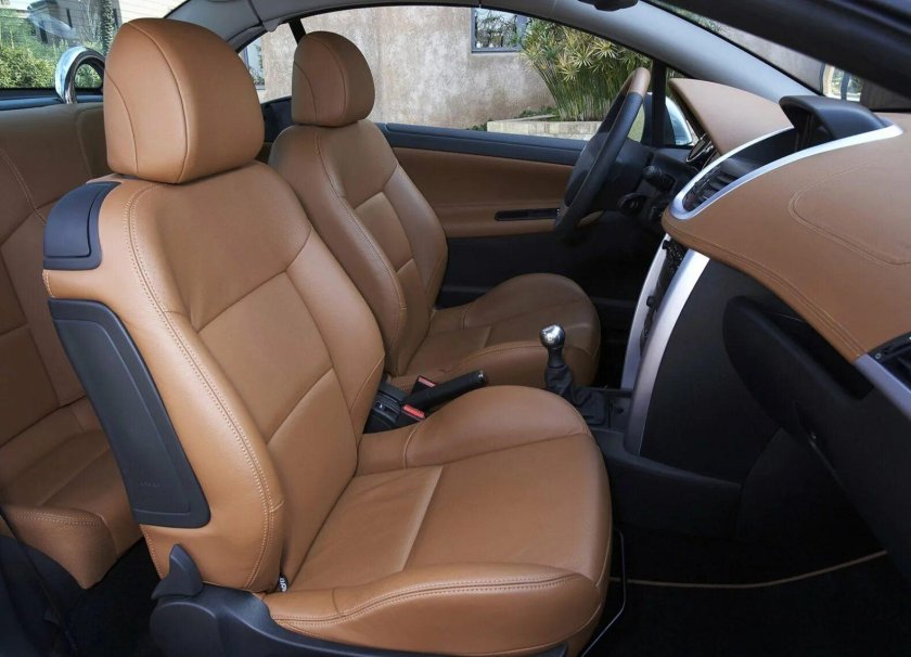 Пежо 207 СС салон