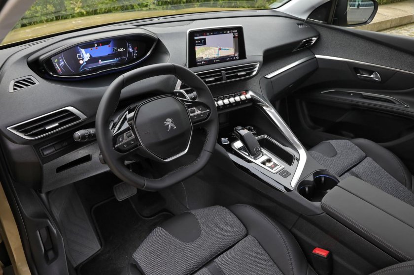 Новый Peugeot 5008 салон